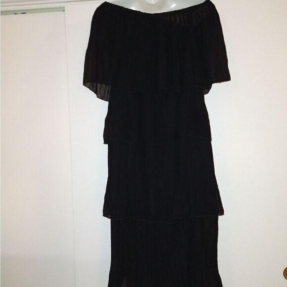 🎉🆕Black Tiered Off Shoulder Ruffled Dress - Picture 4 of 8